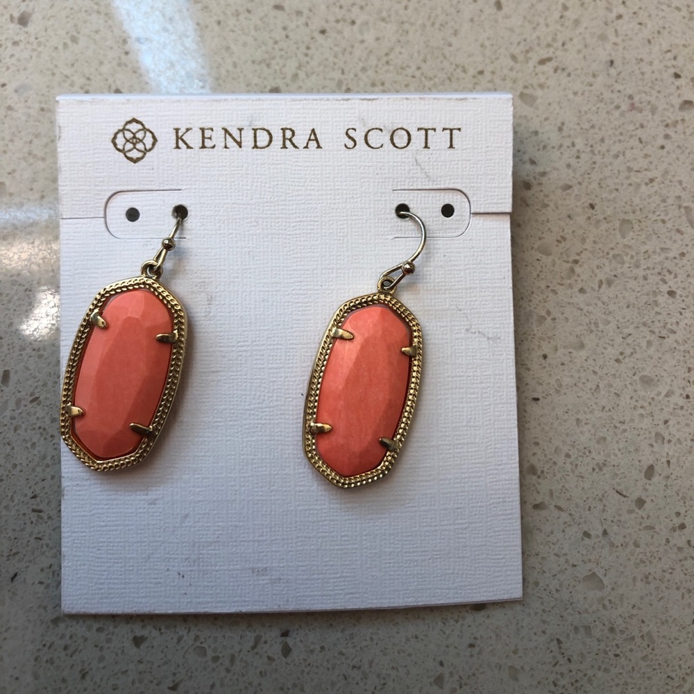 Coral Kendra Scott Elle earrings
